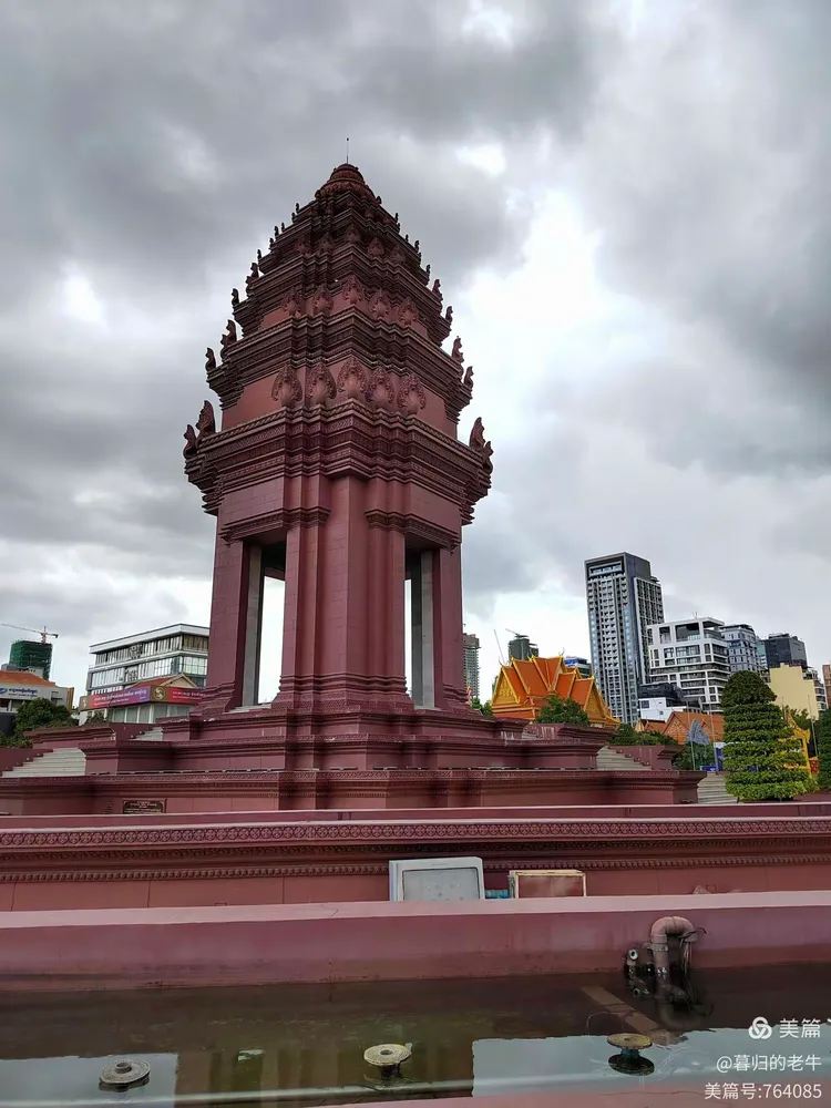 ～独立广场,独立纪念碑